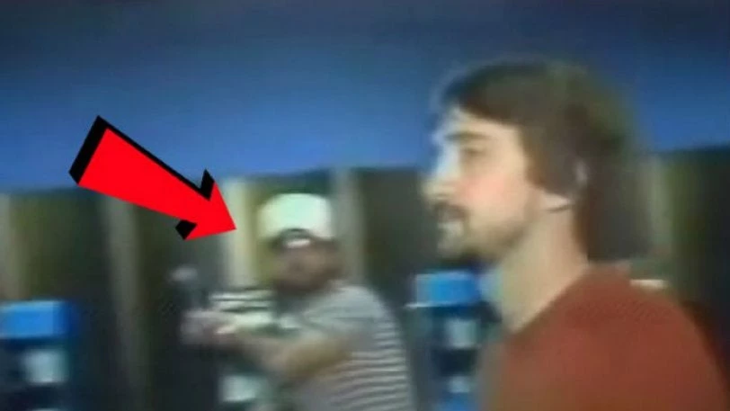 Πήρε το αίμα του πίσω – Οταν πατέρας κροτάλισε με το όπλο του τον βιαστή του γιου του – Βίντεο